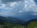Allmhlich schieben sich dunkle Gewitterwolken aus dem Westen ber den Dachstein heran. Donnergrollen in der Ferne lt uns immer wieder etwas nervs zum Himmel blicken.