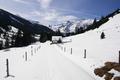 Teilweise sind zwar einige ltere Schispuren erkennbar, in erster Linie liegt es aber nun an mir, eine Spur in den meist feucht-patzigen Schnee zu legen.