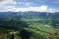 Weit und ungehindert schweift der Blick in die Ferne. Das Sengsengebirge im Norden ist jetzt fast wolkenfrei.