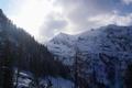 Immer wieder verdecken Wolken die Sonne und lassen die steilen Gipfel der Schladminger Tauern bedrohlich wirken.