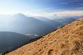 Abstieg ber die steile Westflanke des Horninger Zinken. Blick ins Tal ...