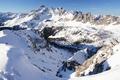 ... rechts davon der Steiglpass, gefolgt vom Gosaustein mit Steiglkogel (Wandertour am 18.08.2006), Mitterkogel (Schneeschuhtour am 24.05.2008 vom Gosausee aus), Reigangscharte - Linzer Steig (Bergtour am 27.10.2006). Davor die Almflche am Rinderfeld.