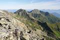 Blick zu den Erhebungen des Dreistecken (links). Dahinter die Hochhaide. Rechts unten die Seekarspitze.