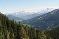 Nur kurz verweilen wir bei der Alm, um den Ausblick Richtung Dachstein (rechts) und Gosaukamm (links mit der Bischofsmtze) zu genieen.