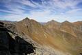 Vor uns das nachste Gipfelziel - der Gstoder (links). Ganz rechts das Kegeleck, ebenfalls eines unserer nchsten Gipfelziele. Dazwischen - im Hintergrund - die Hochweberspitze (Tourenziel am 27.04.2007), ein relativ selten besuchter Gipfel, auf dem wir heute aber deutlich einen Wanderer erkennen.