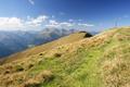 ... wo ich wieder auf ein Gipfelkreuz treffe. Im Hintergrund die Bsensteingruppe in den Rottenmanner Tauern.