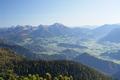 Blick ber Windischgarsten zur Nordseite der Haller Mauer. Oberhalb der Bildmitte der Groe Pyhrgas, links davon der Scheiblingstein.