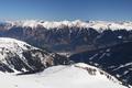 Blick ber das Gasteinertal auf die im unteren Bereich schon ausgeaperten Gipfel der Ankogelgruppe.