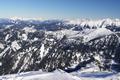 Im Osten reicht der Blick bis zu den Haller Mauern (links) und den Gesusebergen.