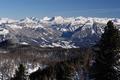 Im Nordosten faszinieren ber dem Talkessel um Bad Mitterndorf die hchsten Gipfel des Toten Gebirges. Elm, Rotgschirr, Feuertalberg, Schermberg, Groer Hochkasten und wie sie alle heien mgen. Natrlich auch der Groe Priel und die Spitzmauer.