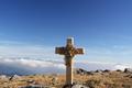 Beim Kleinen Ringkogel kommt mein mobiles Gipfelkreuz zum Einsatz, welches ich vorsichtshalber fr die Pletzen mitgenommen habe, in Unkenntnis der Tatsache, dass es da oben ohnehin ein schnes Kreuz gibt.