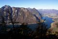 ... ein wahrlich exzellenter Aussichtsplatz mit Tiefblick auf den an einen norwegischen Fjord erinnernden Hallstätter See ...
