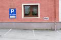 ... wo der Herr Pfarrer beim Kirchenwirt einen begnstigten Parkplatz geniet ;-).