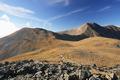 ... halte ich mich wieder sdwrts und erreiche kurz darauf wieder den Wandersteig. Vor mir Hmmerkogel und Seckauer Zinken.