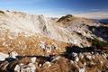 Unterwegs am Gipfelplateau: Blick zum Hauptgipfel des Traweng