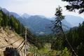 Wir folgen der markierten Wanderroute Richtung Langpoltenalm ...