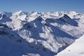 ... wo wir zahlreiche bekannte Gipfelnamen entdecken: Sonnblick ganz links, rechts daneben die Schneepyramiden von Hocharn und Ritterkopf. Zwischen den beiden im Hintergrund der Groglockner. Ziemlich rechts das Groe Wiesbachhorn und Hoher Tenn.