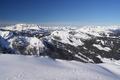 Im Nordwesten im Hintergrund: Links der Hochknigstock gefolgt von Hagengebirge und Tennengebirge.