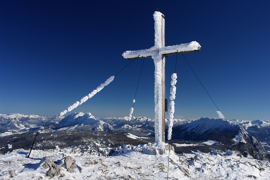 Gipfelkreuz am Hirzberg