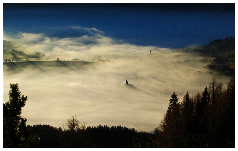 Die 2 Grbminger Kirchtrme im Nebel
