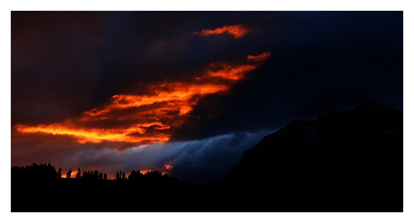 Die Sonne verabschiedet sich mit kr�ftigen Farben