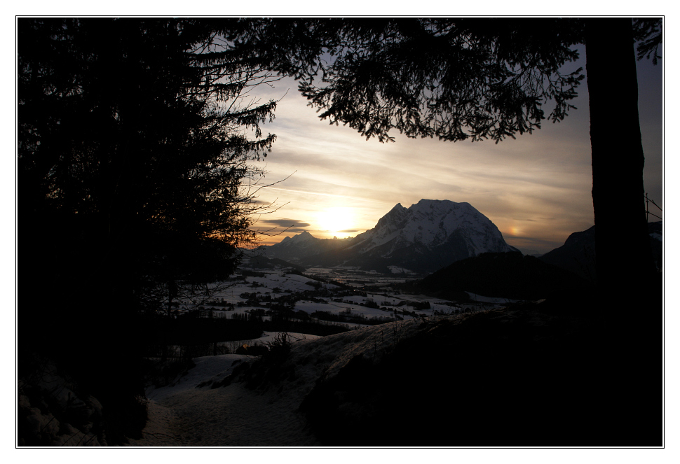 Abstieg von der Hohen Trett mit Ausblick zum Grimming