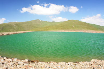 Großer Speichersee vor Hohem und Kleinem Zinken