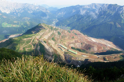 Blick vom Rössel auf den Erzberg
