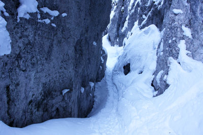 Durch die enge Schlucht der Notgasse