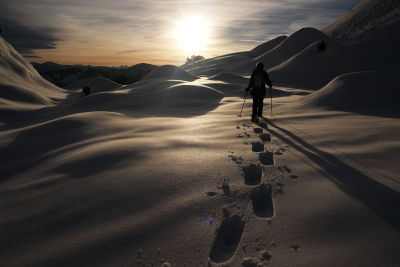 Über den Steilhängen wartet traumhaftes Schneeschuhgelände