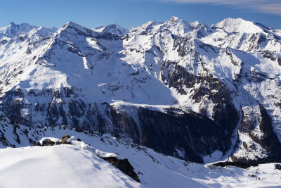 Herrlicher Panoramablick zum Großglockner (ganz links), Wiesbachhorn und Hohen Tenn (rechts)