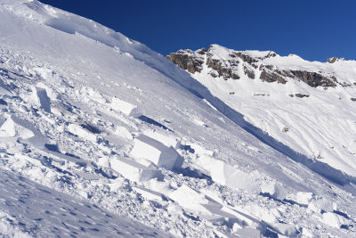 Schneebrett bei der Abfahrt