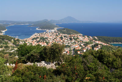 Blick über Mali Losinj bis zum Televrin