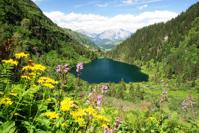 Tiefblick zur Hans-Wödl-Hütte am Hüttensee
