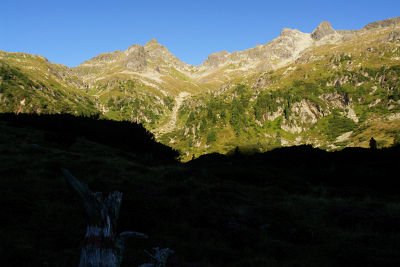 Noch mehr als 900 Höhenmeter von der Hinteren Striegleralm auf Windschnurspitze (links) und Predigtstuhl (rechts)