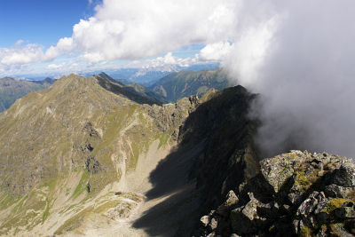 2-geteiltes Wetter: Wolken im Süden, Sonne im Norden