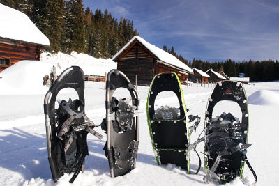 Die heutigen Testmodelle: Tubbs Moutaineer und MSR Lightning Ascent auf der Viehbergalm