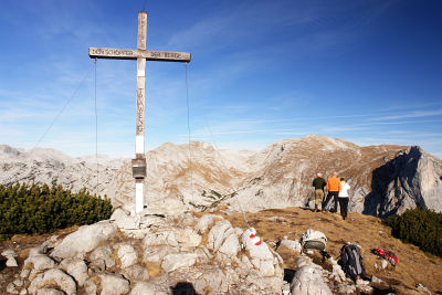 Beim Gipfelkreuz am Traweng