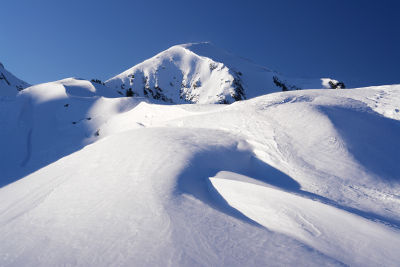 Umkehr auf einem Plateau in den letzten Sonnenstrahlen