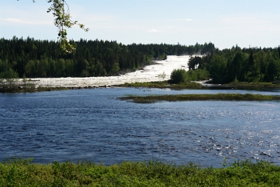 Die Stromschnellen von Storforsen bei der Anfahrt