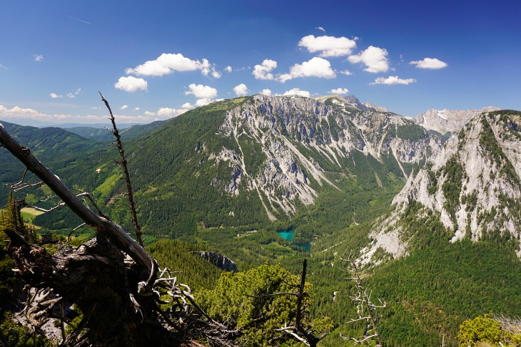 Am Weg auf die Meßnerin: Tiefblick zum Grünen See bei Tragöß