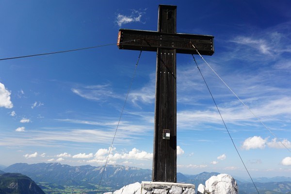 Mächtiges Gipfelkreuz am Bosruck