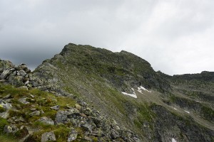 Nahe am Grat überraschend einfach auf den Gamskarspitz (rechts)