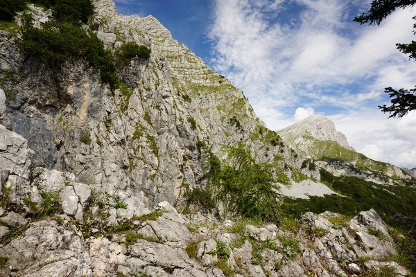 Der Hofersteig wird zunehmend felsiger - beste Ausblicke zum benachbarten Scheiblingstein