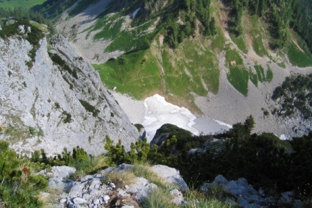 Gamssteinsattel-Abstieg - Beim Schneefeld ist es geschafft