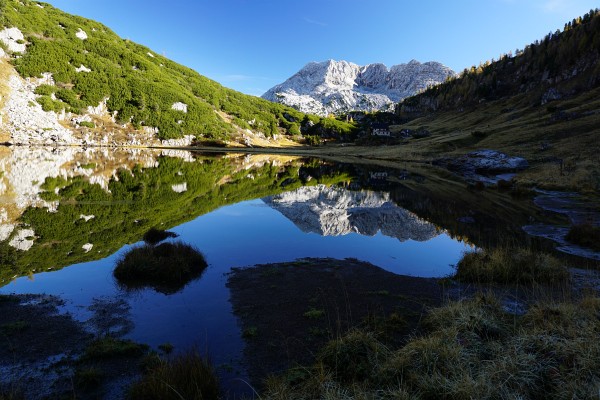 Unser Gipfelziel - das Rotgschirr - spiegelt sich im Elmsee