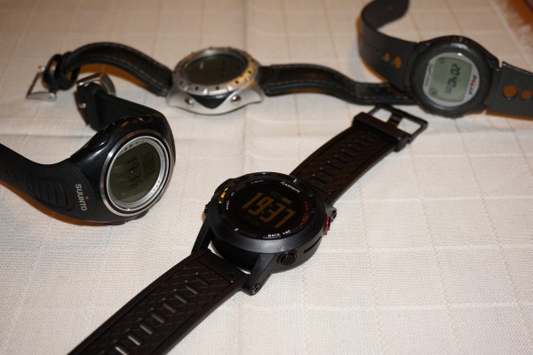 Von meinen Wander-Uhren verwende ich derzeit nur noch die beiden Vorderen. Links die Suunto X6 (ohne GPS), rechts die Garmin Fenix 2.
