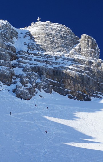 Dachstein-Gipfelstürmer am Weg zur Randkluft und in der Felspassage.