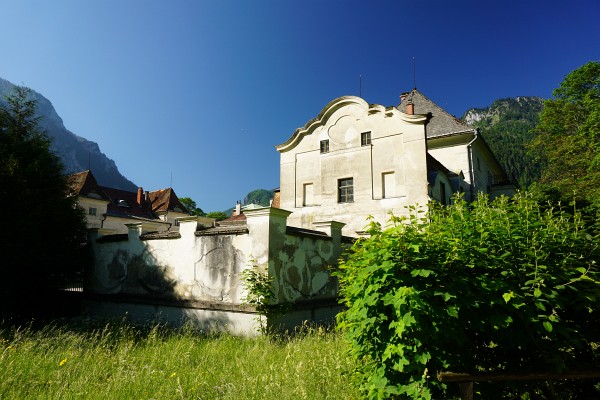 Vorbei am Schloß Seehof Richtung Süden.