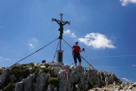 Ingrid beim Gipfelkreuz am Dürrenstein (1.878)